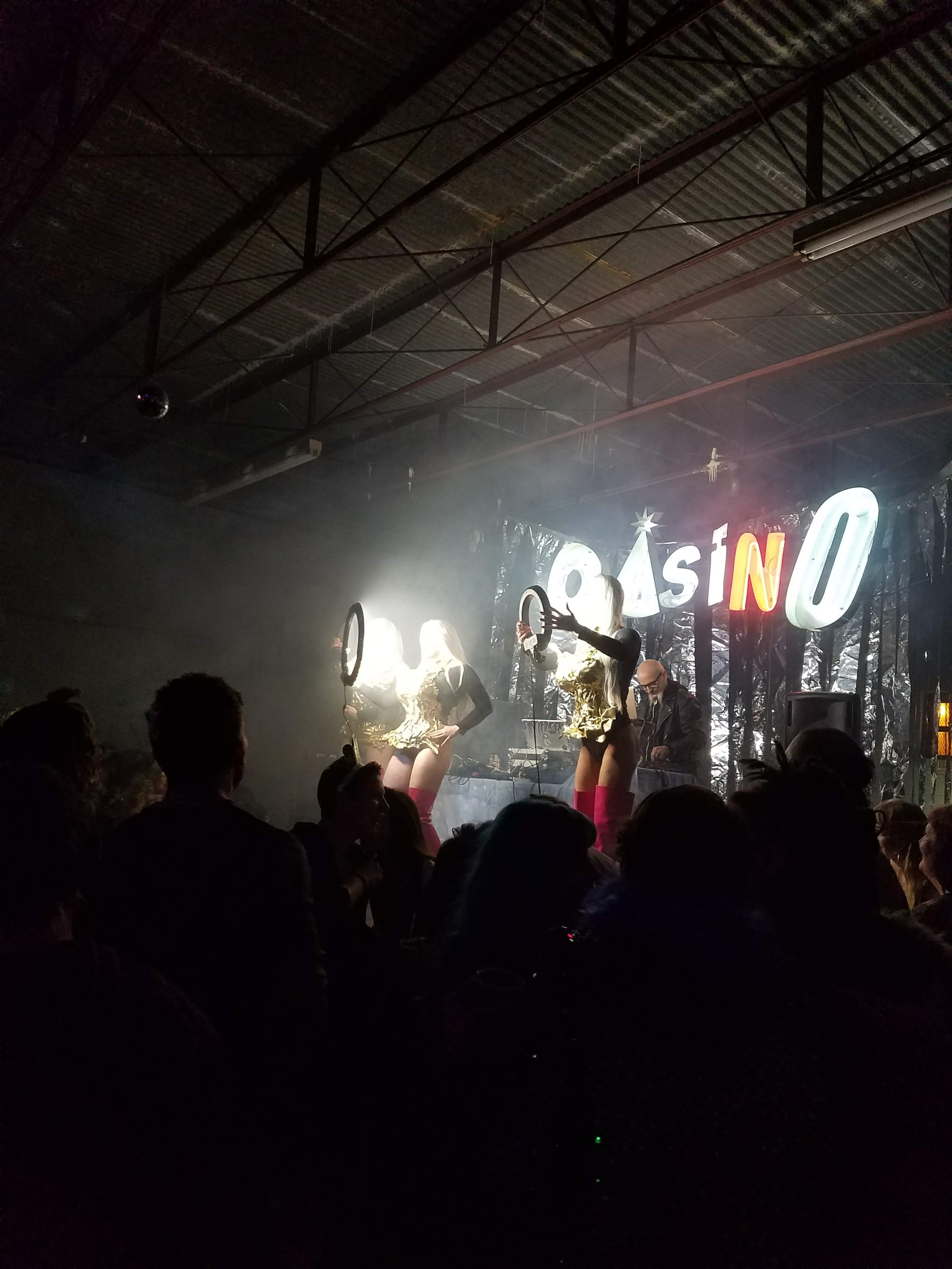 Qasino Showgirls